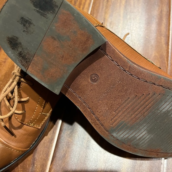 Tahari Boys Camel dress shoes size 5 - Picture 2 of 2